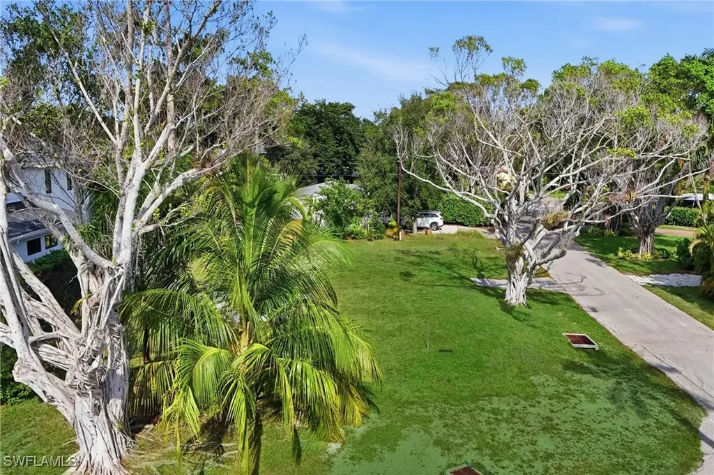 1165 8th Terrace N Naples FL 34102
