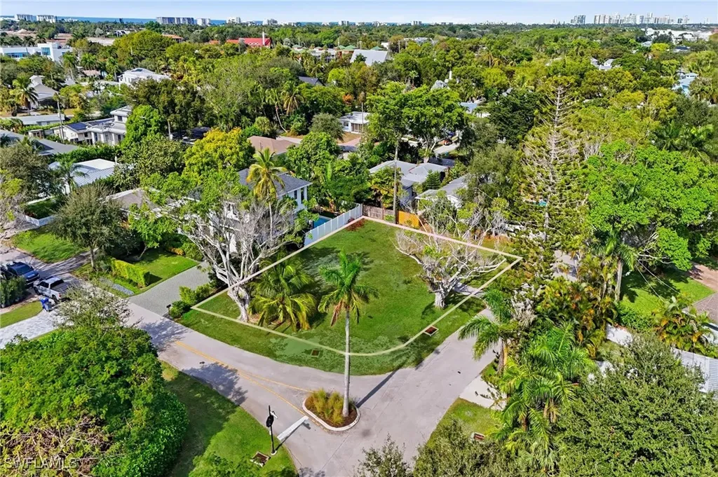 1165 8th Terrace N Naples FL 34102