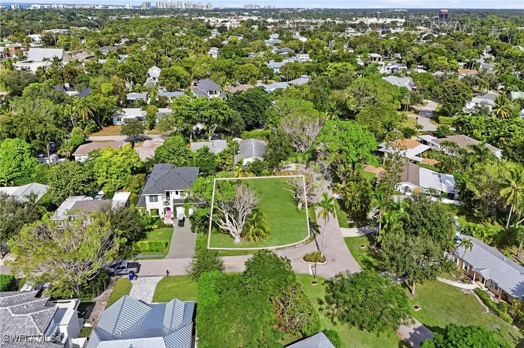 1165 8th Terrace N Naples FL 34102