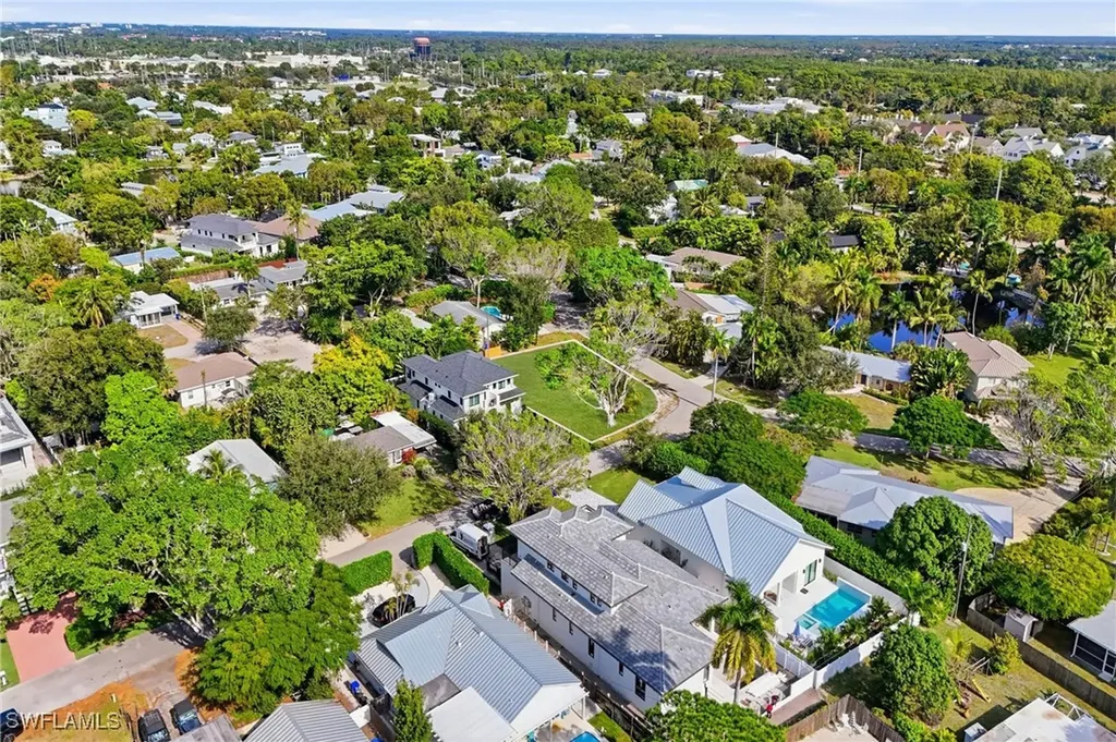 1165 8th Terrace N Naples FL 34102