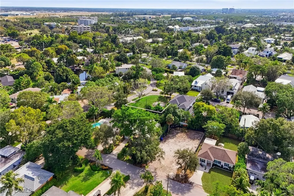 1165 8th Terrace N Naples FL 34102
