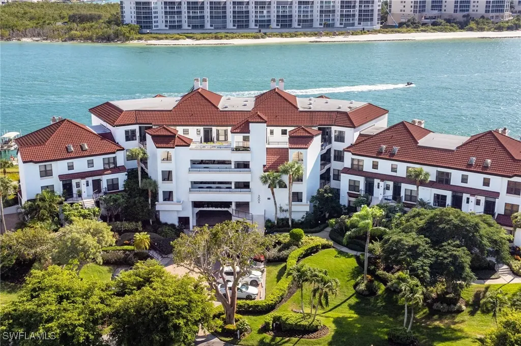 305 La Peninsula Boulevard Naples FL 34113