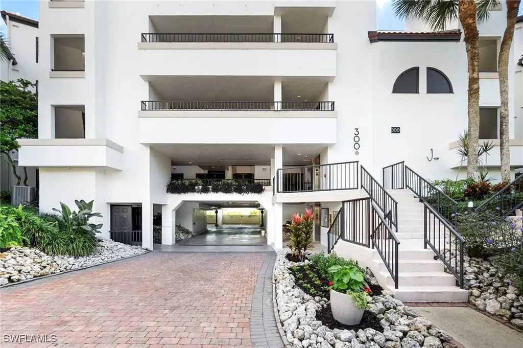 305 La Peninsula Boulevard Naples FL 34113
