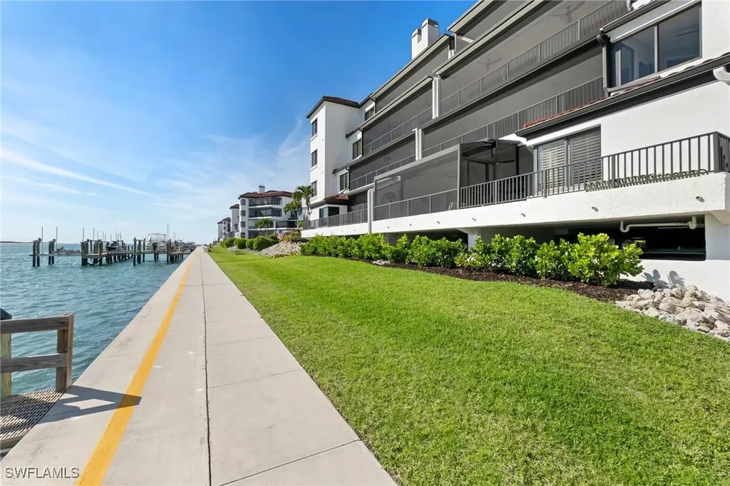 305 La Peninsula Boulevard Naples FL 34113