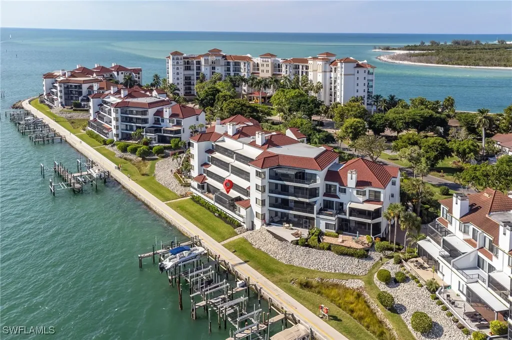 305 La Peninsula Boulevard Naples FL 34113