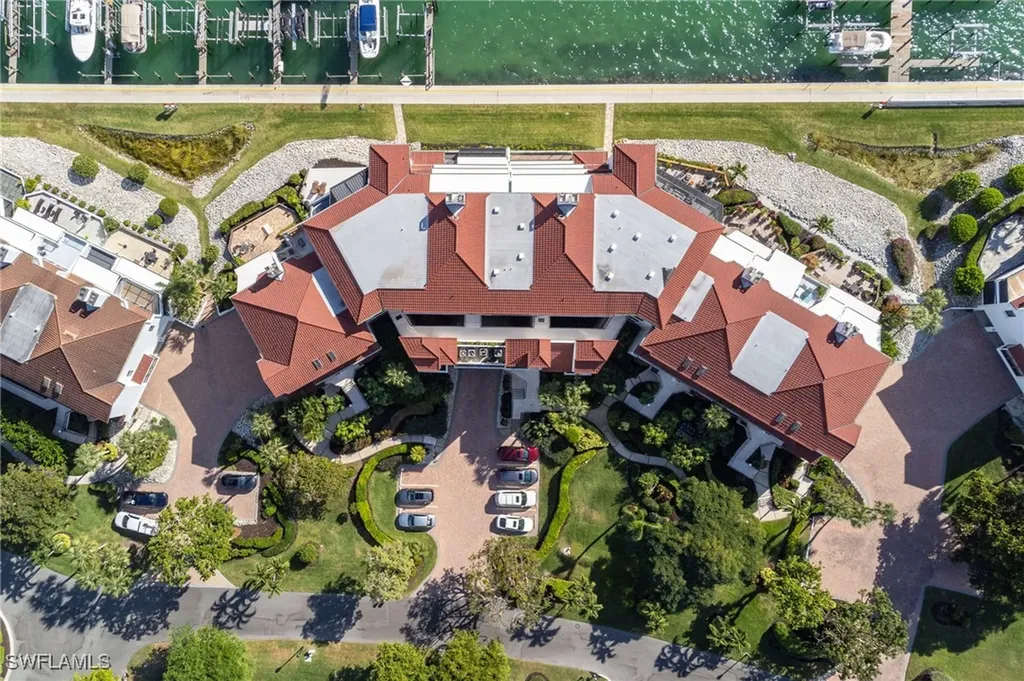305 La Peninsula Boulevard Naples FL 34113