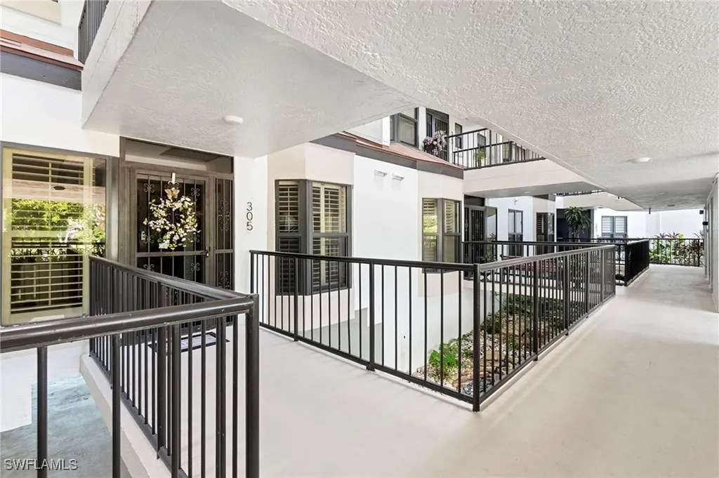 305 La Peninsula Boulevard Naples FL 34113