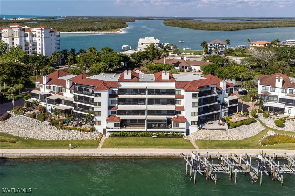 305 La Peninsula Boulevard Naples FL 34113