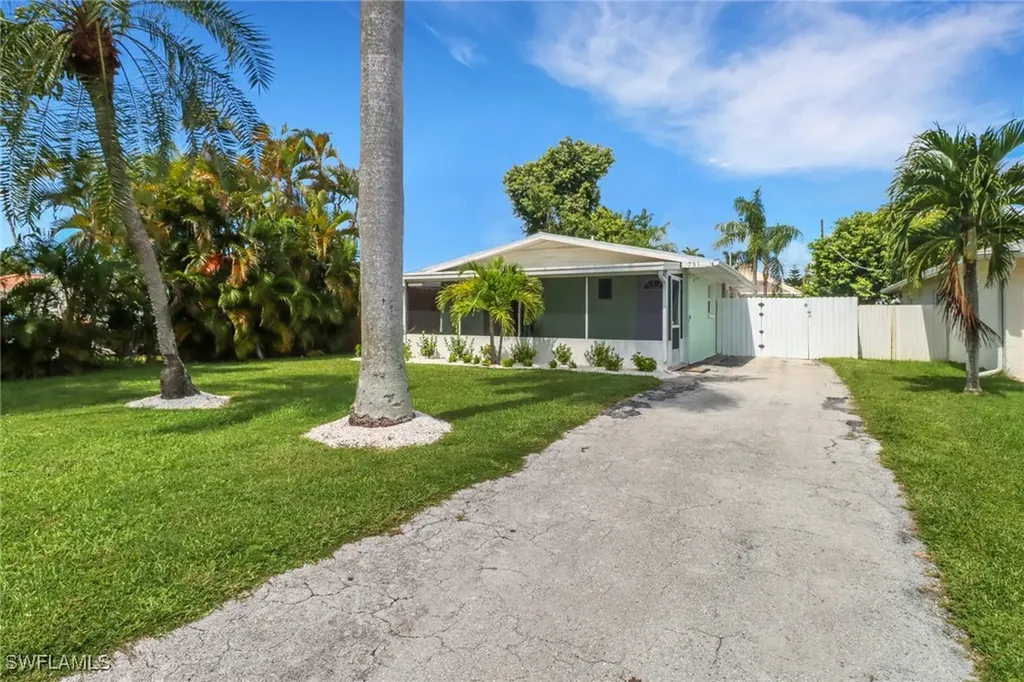 751 100th Avenue N Naples FL 34108