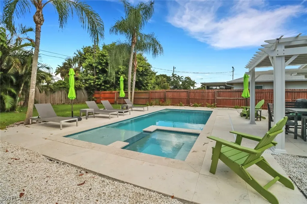 751 100th Avenue N Naples FL 34108
