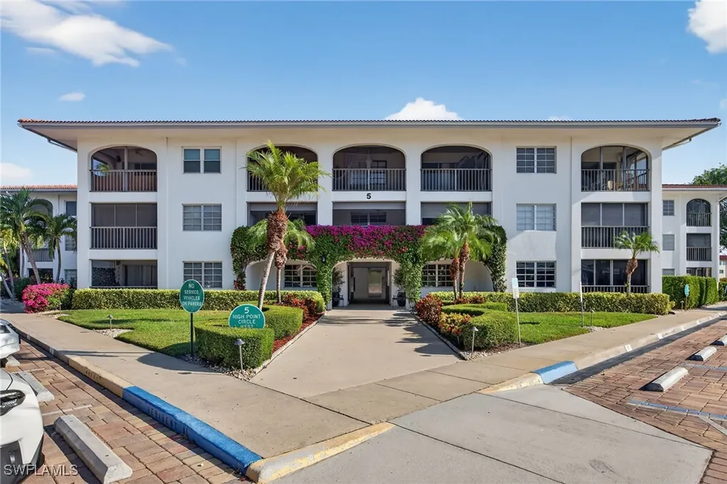 5 High Point Circle W Naples FL 34103