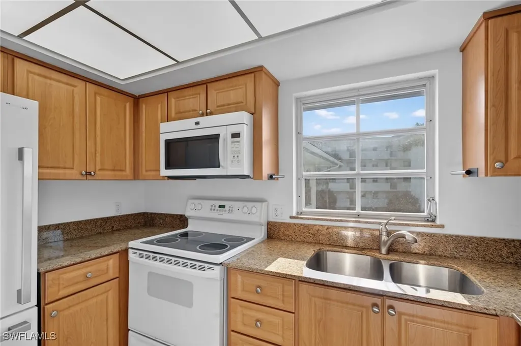 5 High Point Circle W Naples FL 34103