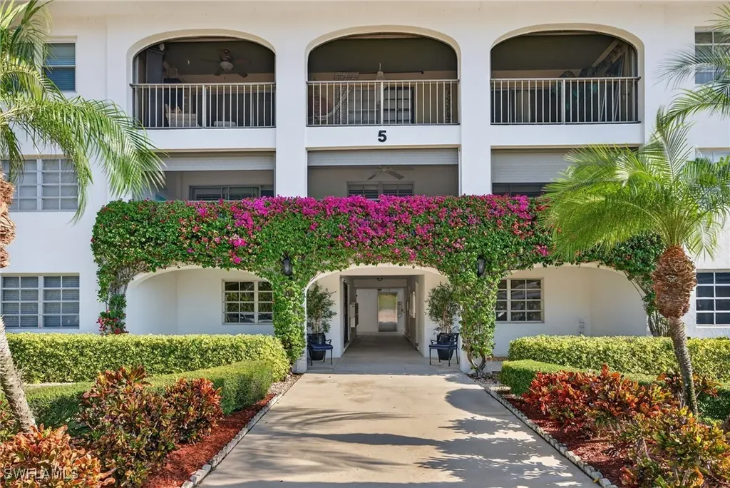 5 High Point Circle W Naples FL 34103