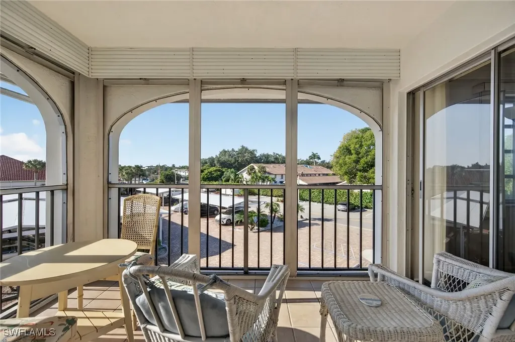 5 High Point Circle W Naples FL 34103