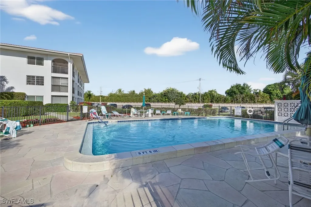 5 High Point Circle W Naples FL 34103