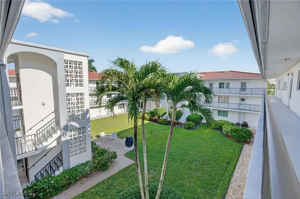 5 High Point Circle W Naples FL 34103