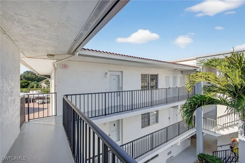 5 High Point Circle W Naples FL 34103
