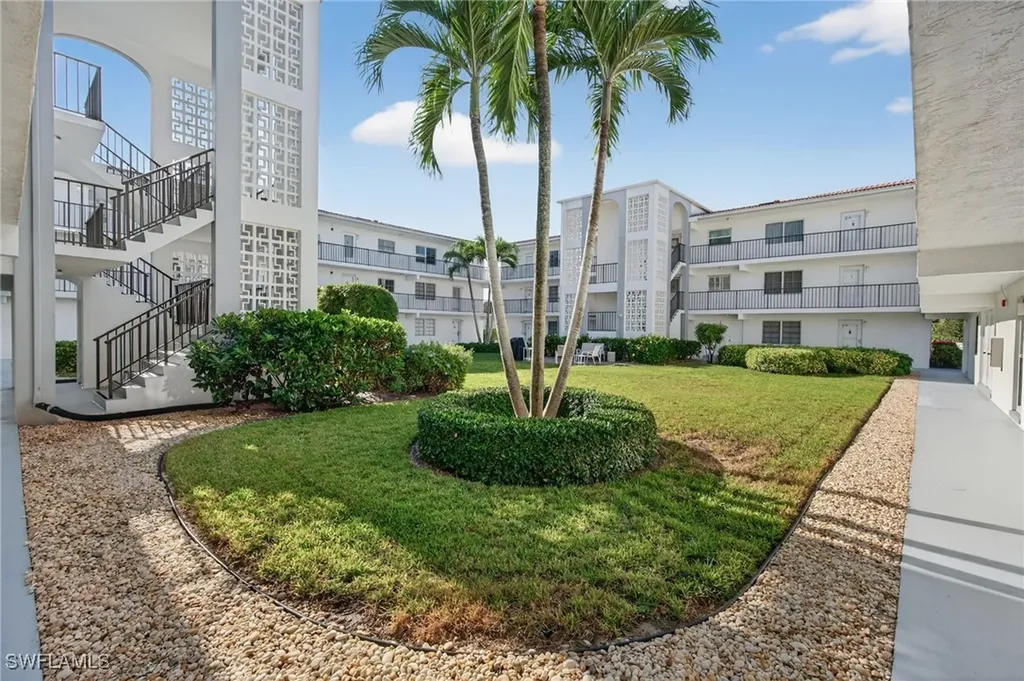 5 High Point Circle W Naples FL 34103