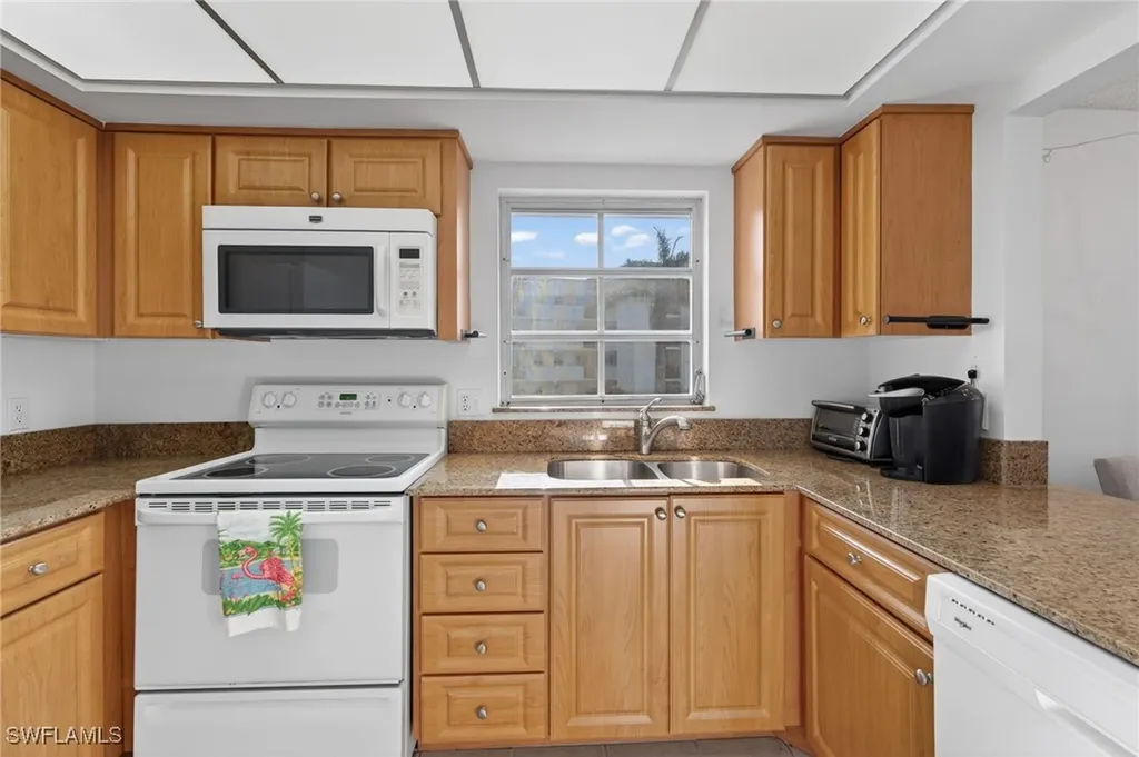 5 High Point Circle W Naples FL 34103