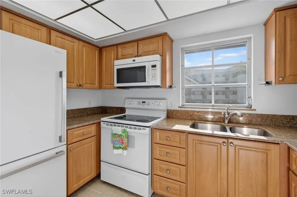 5 High Point Circle W Naples FL 34103