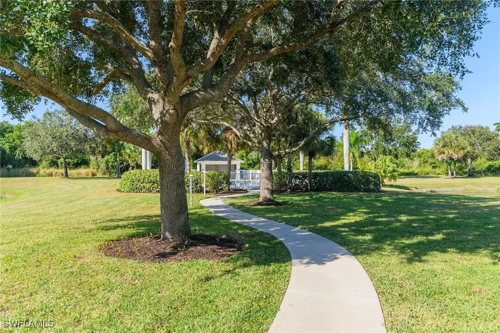 350 Newport Drive Naples FL 34114