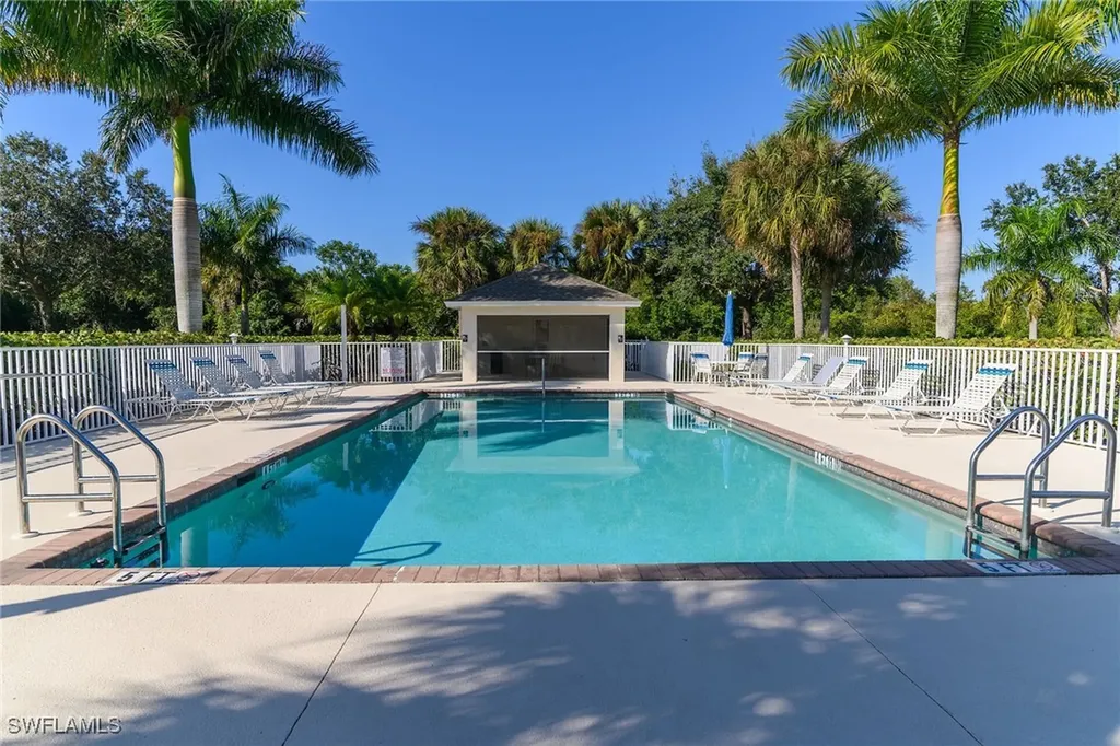 350 Newport Drive Naples FL 34114