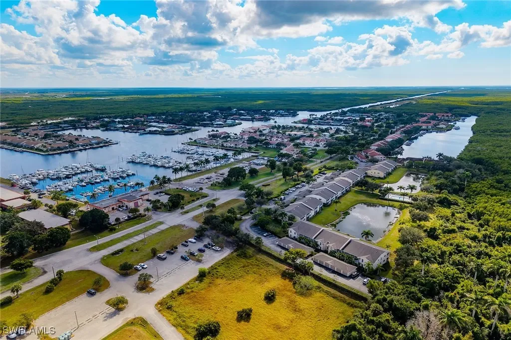350 Newport Drive Naples FL 34114