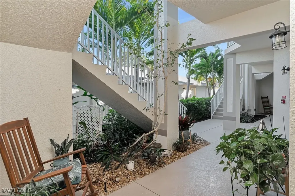 350 Newport Drive Naples FL 34114