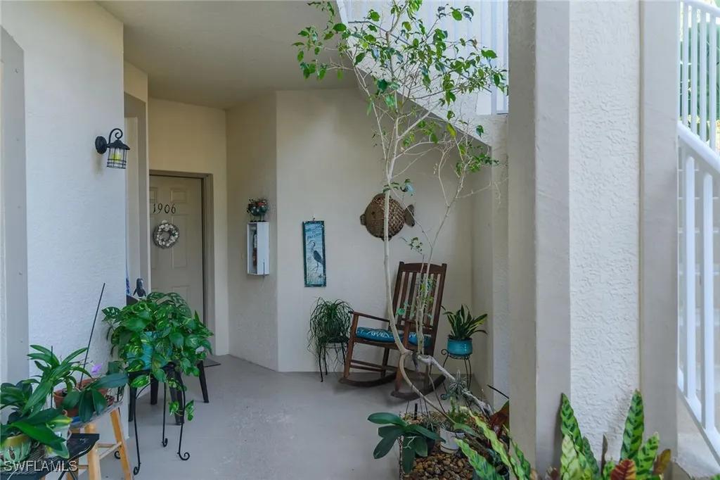 350 Newport Drive Naples FL 34114