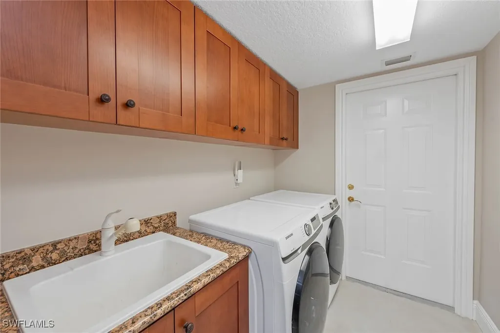 9234 Tesoro Lane Naples FL 34114