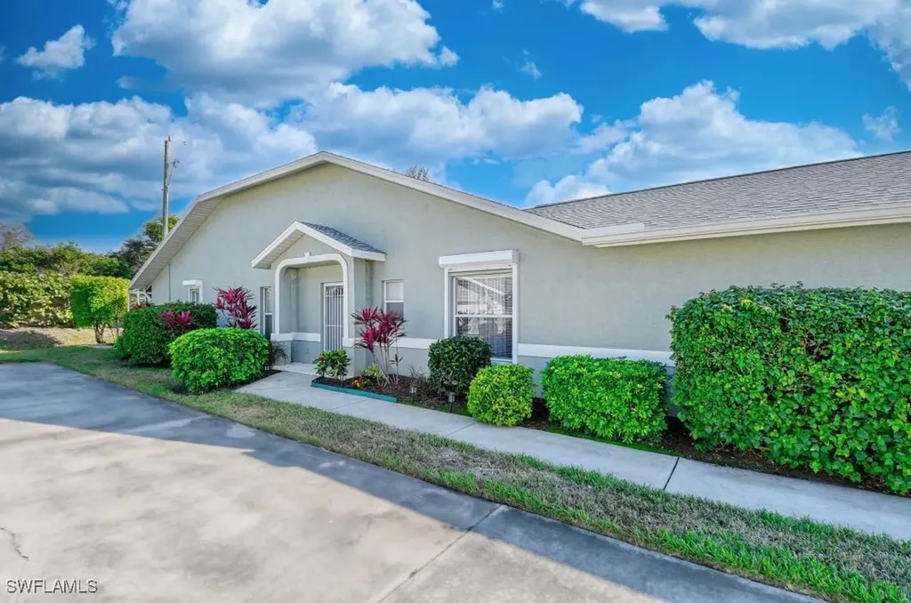 1708 Royal Circle Naples FL 34112