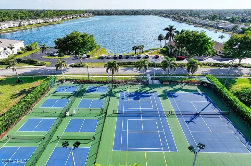 1708 Royal Circle Naples FL 34112