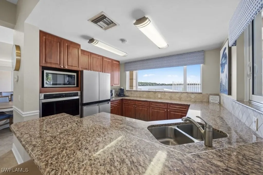 1708 Royal Circle Naples FL 34112
