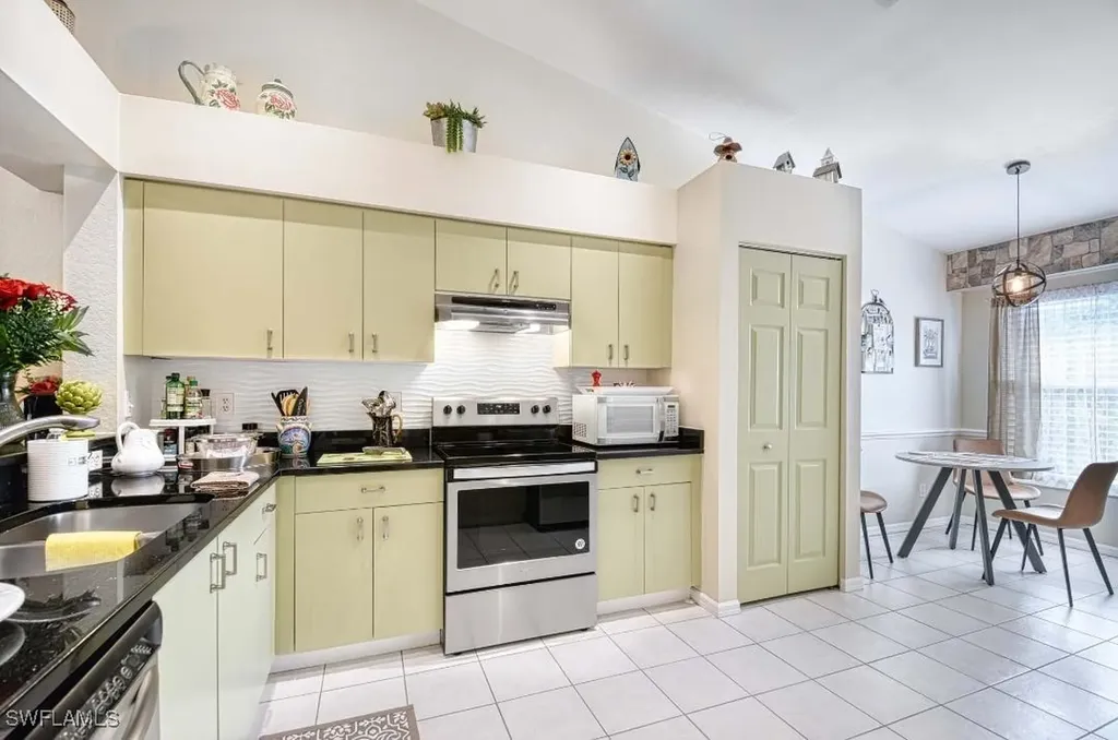 1708 Royal Circle Naples FL 34112