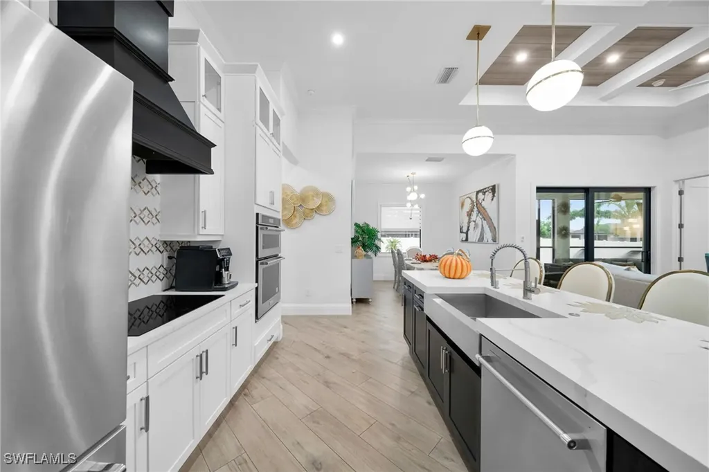 425 SE 15th Street Cape Coral FL 33990