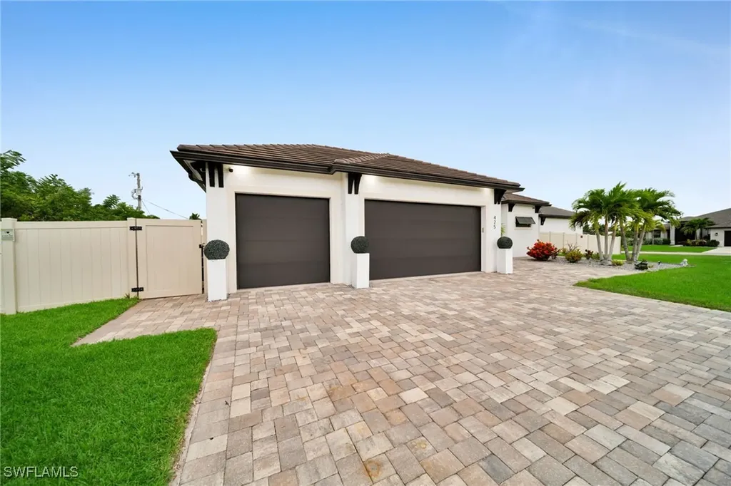 425 SE 15th Street Cape Coral FL 33990