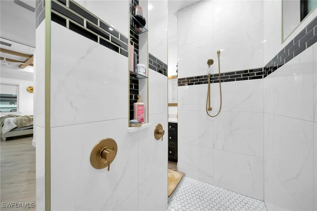 425 SE 15th Street Cape Coral FL 33990