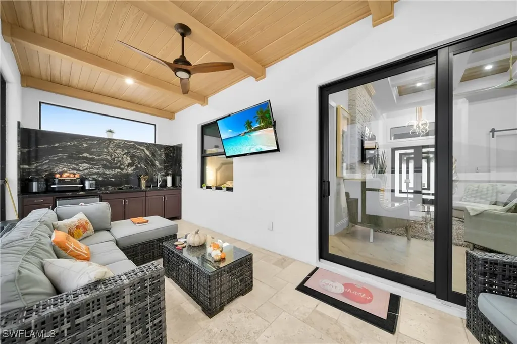 425 SE 15th Street Cape Coral FL 33990