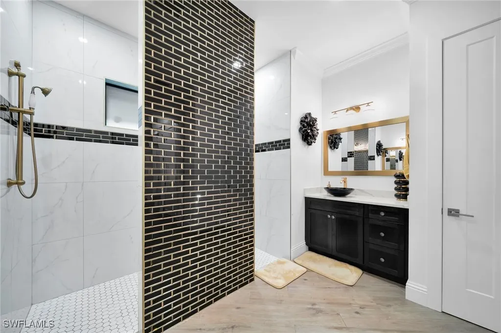 425 SE 15th Street Cape Coral FL 33990