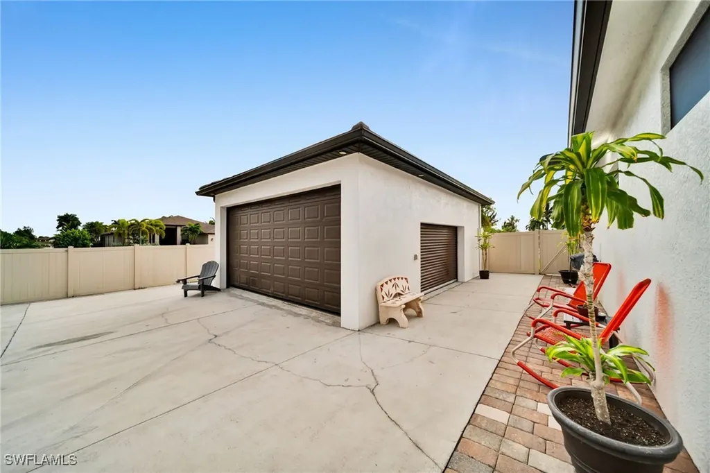 425 SE 15th Street Cape Coral FL 33990