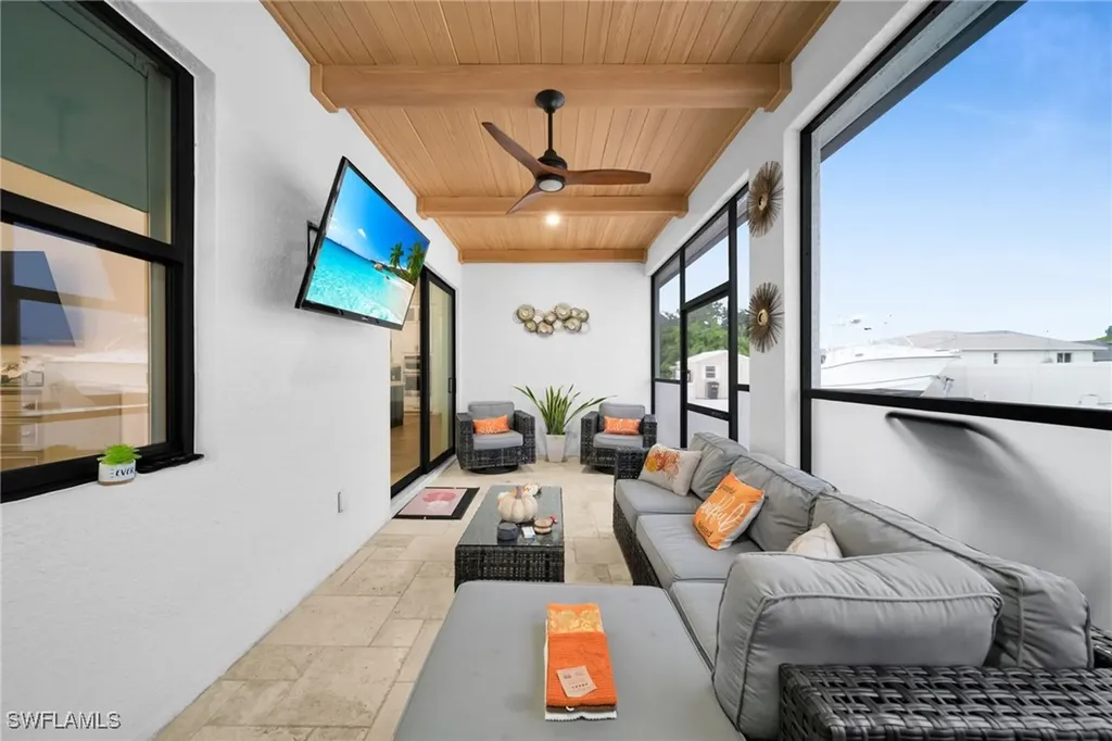 425 SE 15th Street Cape Coral FL 33990