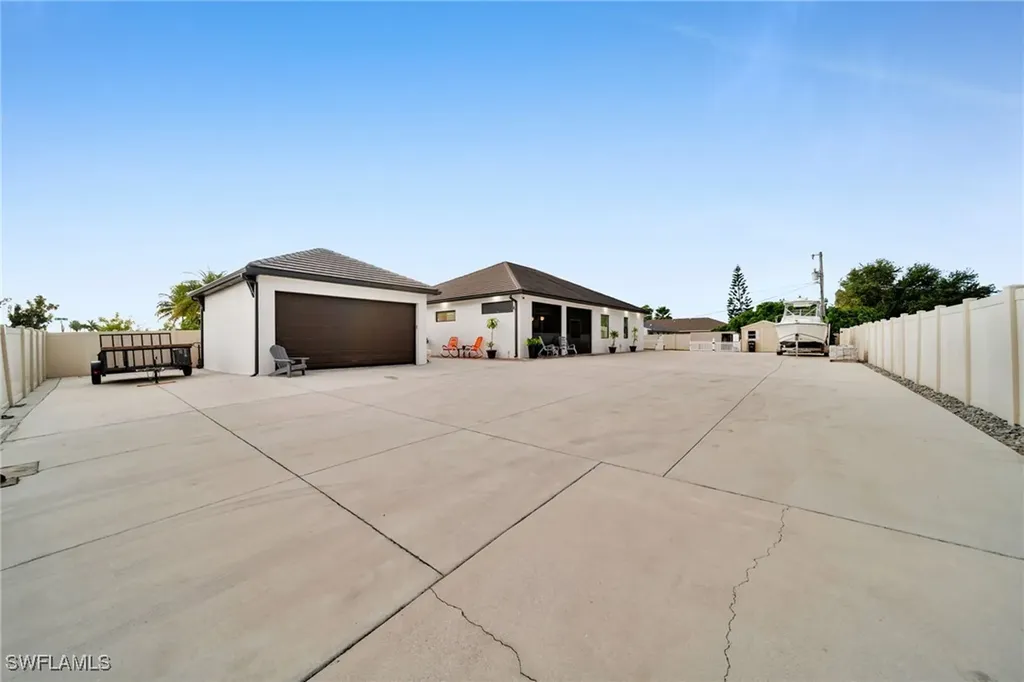 425 SE 15th Street Cape Coral FL 33990