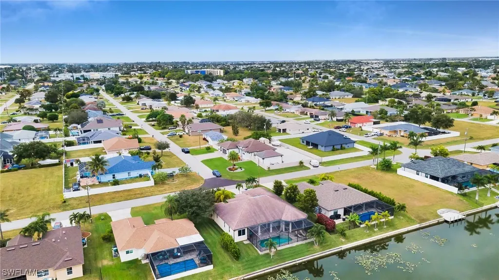 425 SE 15th Street Cape Coral FL 33990