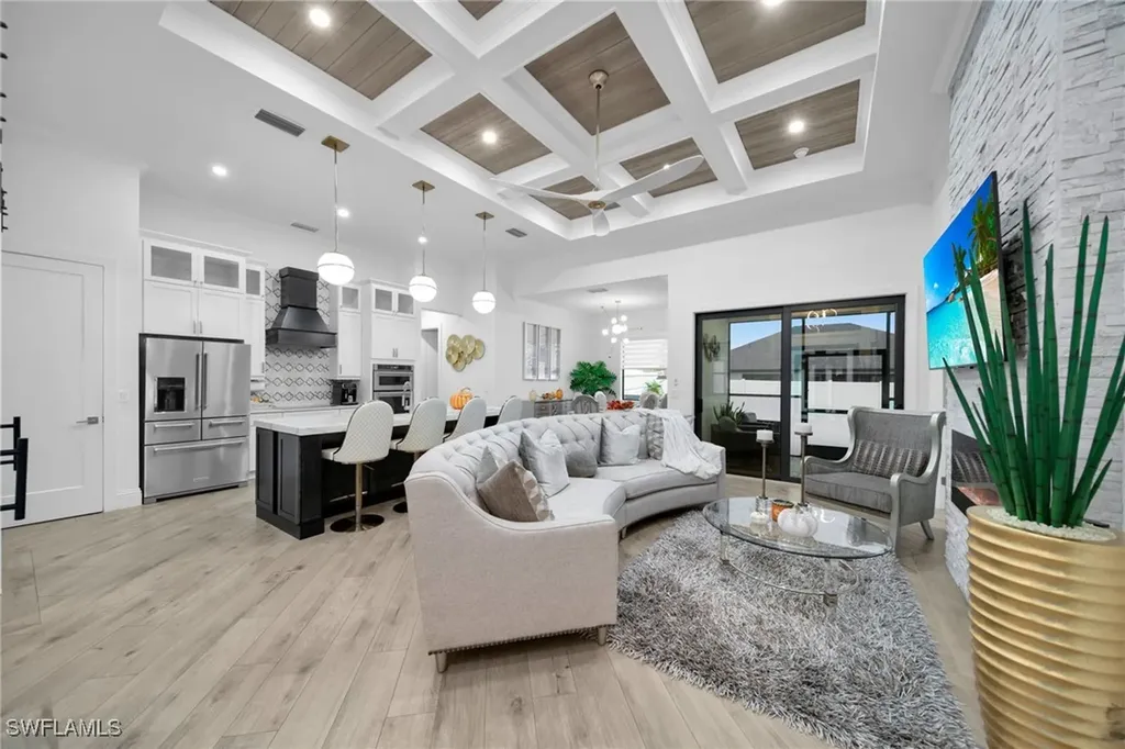 425 SE 15th Street Cape Coral FL 33990