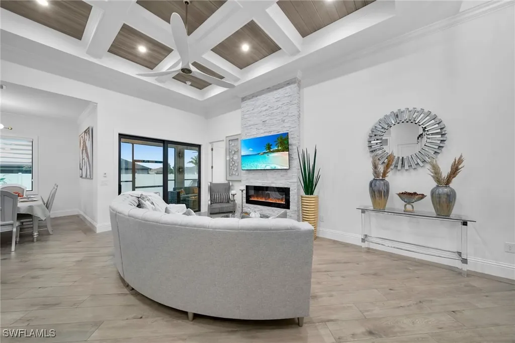 425 SE 15th Street Cape Coral FL 33990