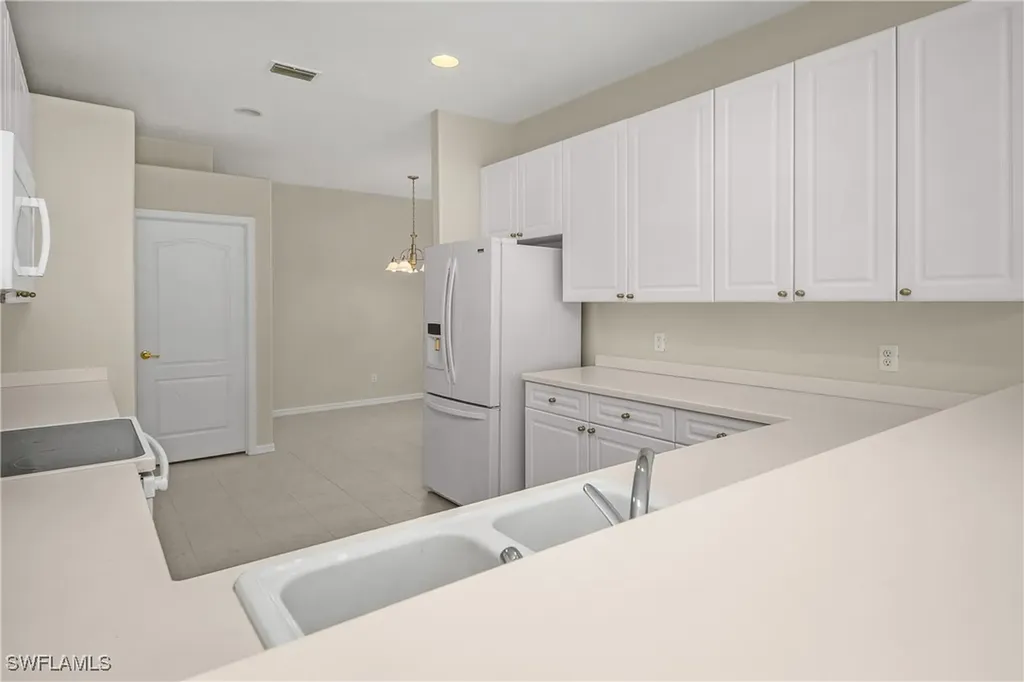 2045 Crestview Way Naples FL 34119