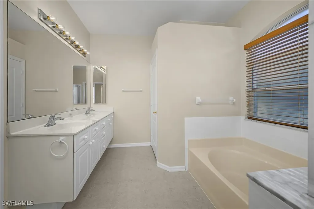 2045 Crestview Way Naples FL 34119