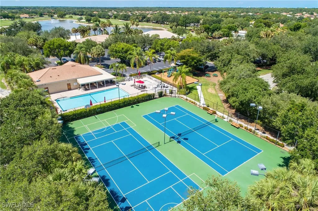 2045 Crestview Way Naples FL 34119