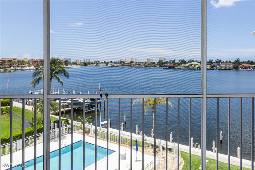 Marco Island FL, 816 W Elkcam Circle, Unit 305