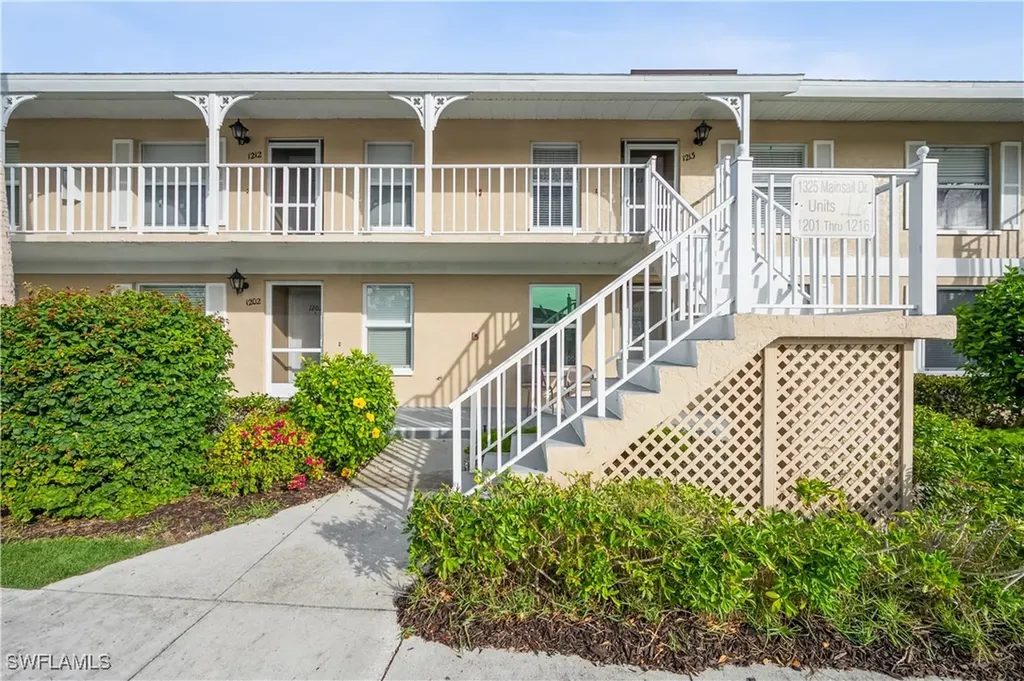 1325 Mainsail Drive Naples FL 34114